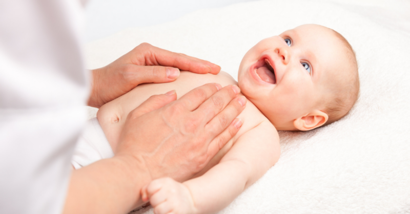 Cuidados a ter quando massaja o seu bebé