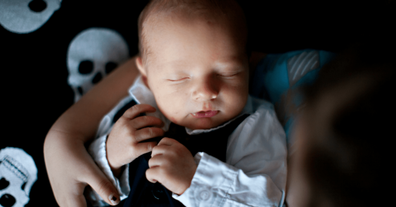 Deixem o bebé dormir: ele está a aprender a falar