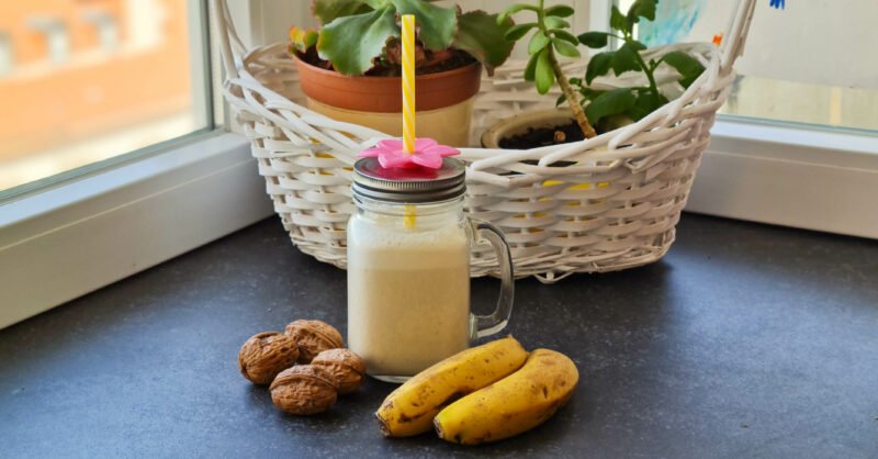 Batido de Banana com Nozes: refrescante e cheio de nutrientes