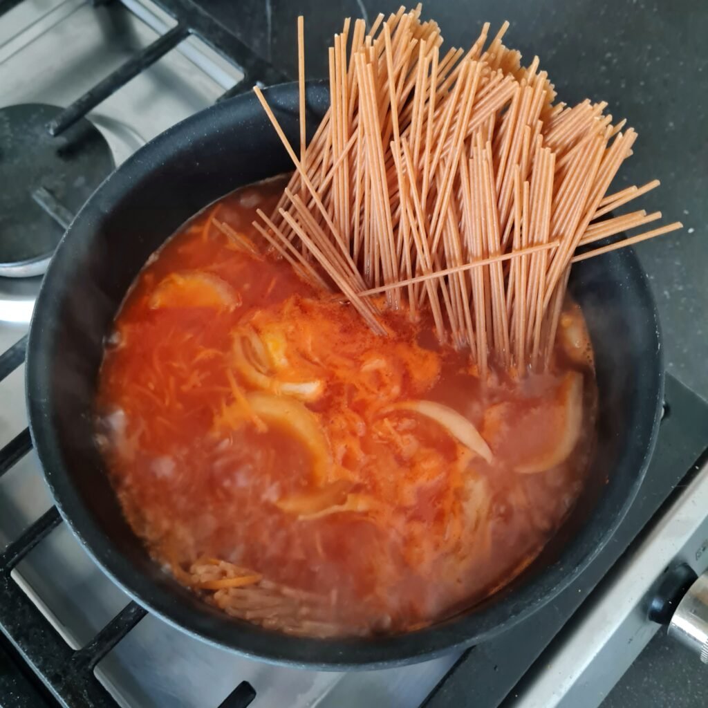 one pot pasta: juntar esparguete